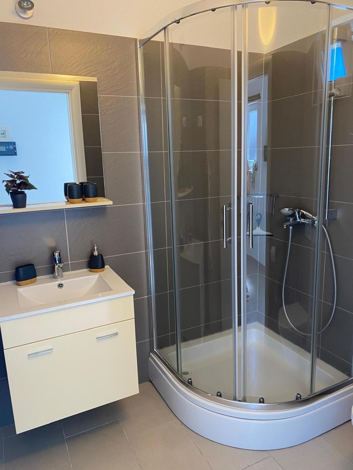 Villa Pina Tisno Apartment Zonsa 2 Pers Dış mekan fotoğraf
